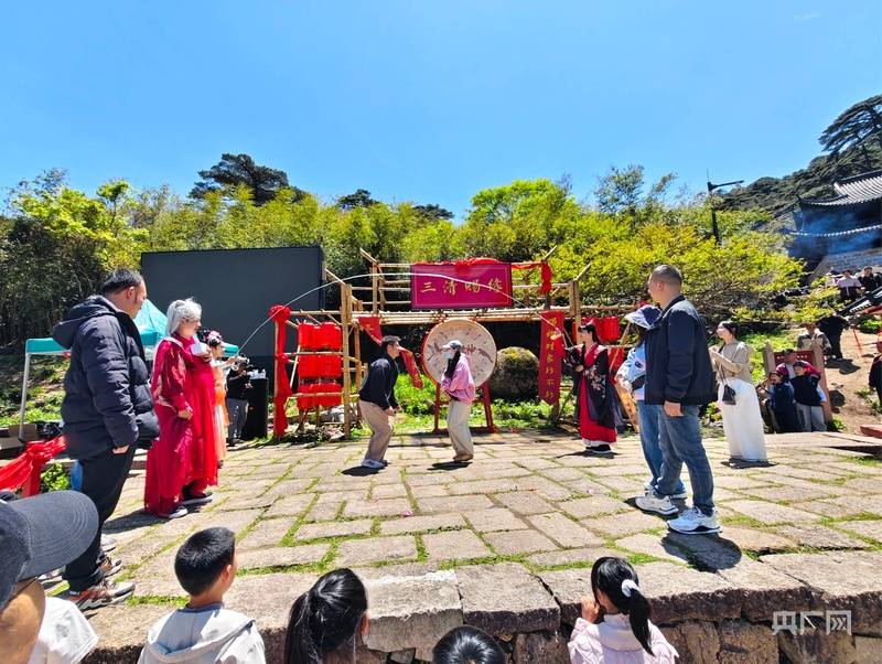 五一假期三清山热度高涨，多主题文旅活动拉开帷幕